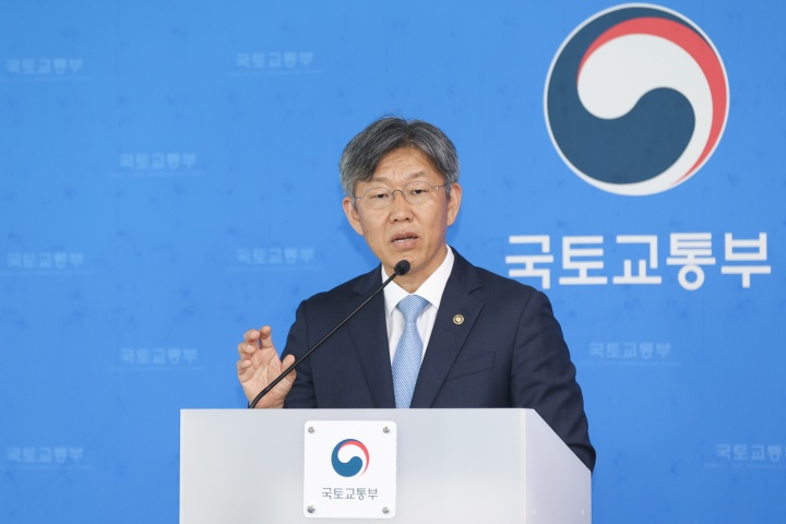 김이탁 국토교통부 1차관이 21일 세종시 정부세종청사에서 '두텁고 촘촘한 주거복지 실현을 위한 주거안정플랜' 내용을 발표하고 있다.2026.9.21. (ⓒ뉴스1, 무단 전재-재배포 금지)