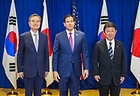 조현 외교부 장관과 마코 루비오 미국 국무장관, 모테기 도시미쓰 일본 외무상이 현지시간 21일 뉴욕에서 회담하기 앞서 기념촬영을 하고 있다.(사진=외교부 제공)