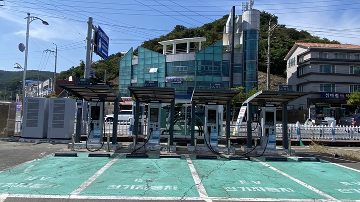 낮 시간 충전비 할인을 제공하고 있는 기후에너지환경부 운영 충전소(본인 촬영)