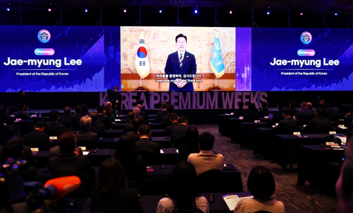 이재명 대통령이 28일 서울 중구 더그랜드롯데 서울에서 열린 '코리아 프리미엄 위크 2026' 개막식에서 영상으로 축사를 하고 있다. 2026.9.28 (사진=저작권자(c) 연합뉴스, 무단 전재-재배포 금지)