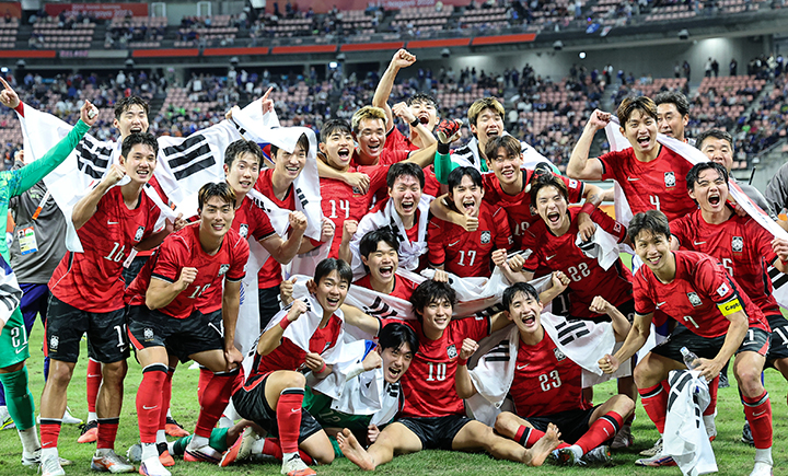 지난 3일 일본 아이치현 도요타 스타디움에서 열린 '2026 아이치·나고야 아시안게임' 축구 결승전 대한민국과 일본의 경기, 대한민국 선수들이 1대0 승리 후 금메달을 확정짓고 기뻐하고 있다.(ⓒ뉴스1, 무단 전재-재배포 금지)