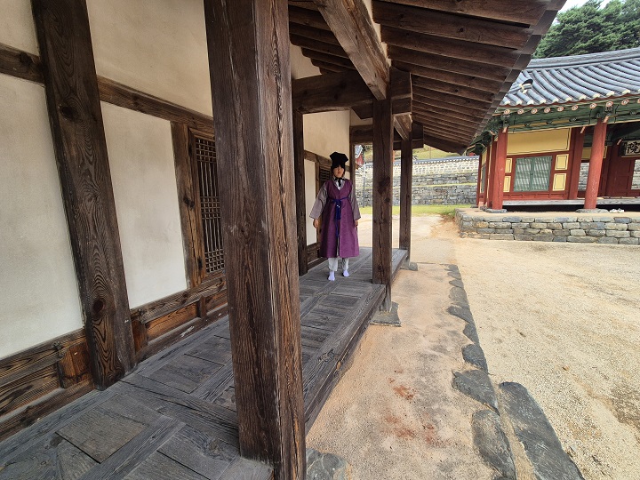 서천 문헌서원에서 반나절 감성선비가 됐다(직접 촬영).