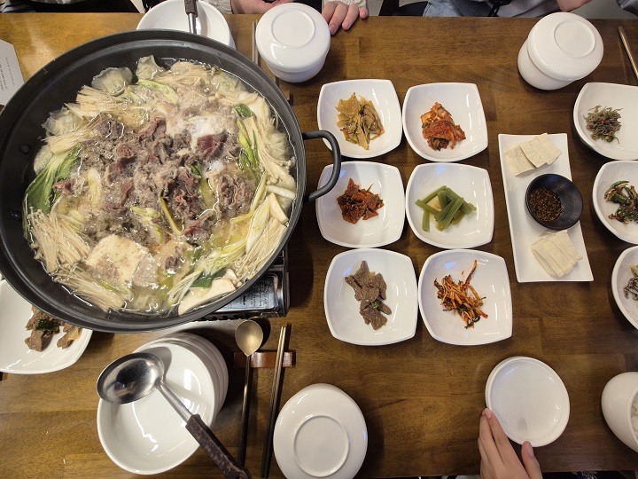 로컬 재료로 맛보는 목은 이색 선생(문헌서원의 대표 배향 인물)이 사랑했다는 두부전골(직접 촬영).