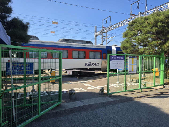 충북선 청주국제공항에 무궁화호 열차가 도착했다.(본인 촬영)