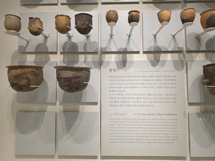 충청북도 지역의 유물을 전시하고 있다.(본인 촬영)