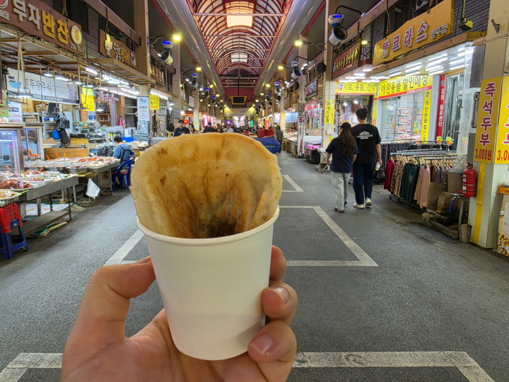 전통시장에서 맛있는 간식 투어도 좋을 것 같다.(본인 촬영)