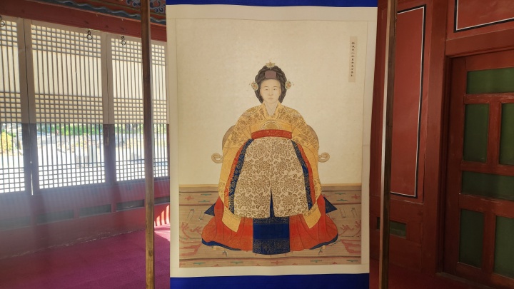 전시장 한 켠에 걸린 '순정효황후 진영'. (본인촬영)