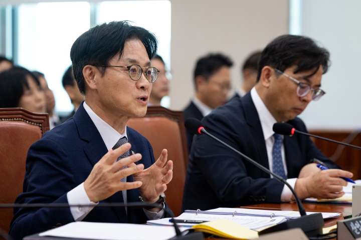 김정관 산업통상부 장관이 6일 서울 여의도 국회에서 열린 산업통상자원중소벤처기업위원회의 산업통상부 등에 대한 국정감사에 출석해 의원 질의에 답하고 있다. 2026.10.6 (ⓒ뉴스1, 무단 전재-재배포 금지)