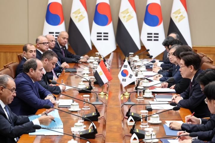 이재명 대통령과 압델파타 알시시 이집트 대통령이 8일 청와대에서 확대 회담을 하고 있다. 2026.10.8 (ⓒ뉴스1, 무단 전재-재배포 금지)