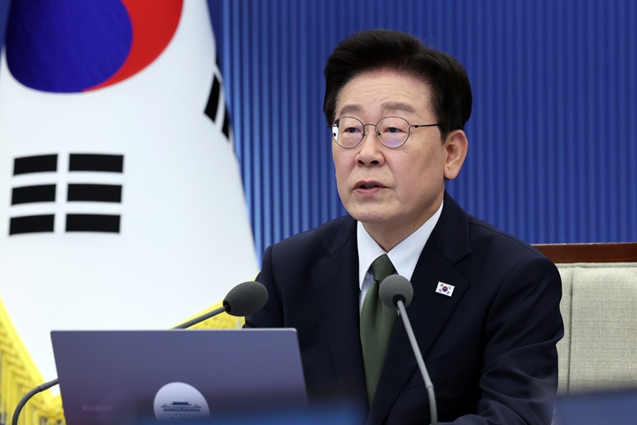 이 대통령 "노동자 중금속 배출주사 투약, 중대 인권침해…엄중 대처"
