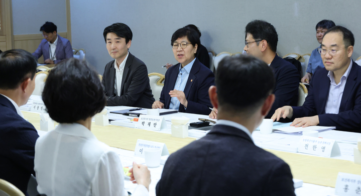 정은경 보건복지부 장관이 7일 서울 종로구 정부서울청사에서 열린 제4차 통합돌봄정책위원회 회의에서 발언하고 있다. 2026.7.7 (사진=저작권자(c) 연합뉴스, 무단 전재-재배포 금지)