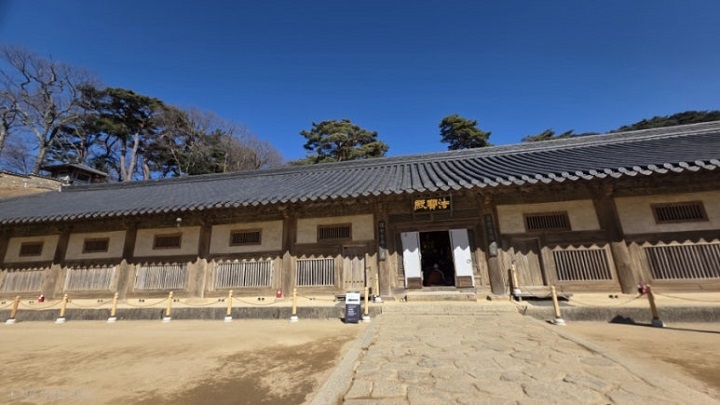 팔만대장경을 보관한 장경판전 북쪽 건물. 본인 촬영