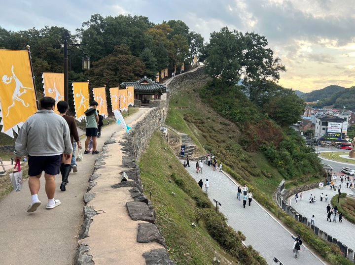 금서루 성곽을 따라 오른 모습 (본인 촬영)