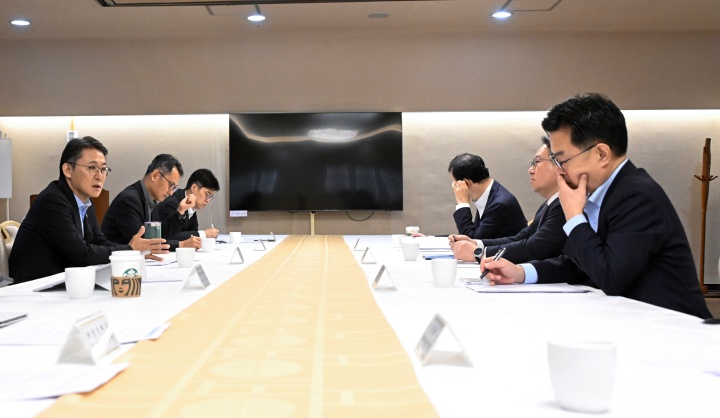 권대영 재정경제부 차관이 16일 서울 종로구 정부서울청사에서 열린 '시장상황점검회의'를 주재하고 있다. 2026.10.16 (ⓒ뉴스1, 재정경제부 제공, 무단 전재-재배포 금지)