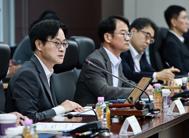 김정관 산업통상부 장관이 19일 오전 서울 종로구 한국무역보험공사에서 열린 제76회 산업기술보호위원회를 주재하고 있다. 2026.10.19 (ⓒ뉴스1, 산업통상부 제공, 무단 전재-재배포 금지)