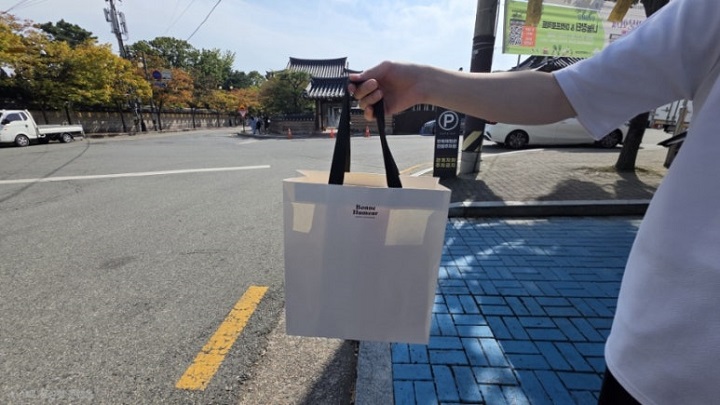 부대개방행사 후 가족들에개 준 선물. 본인 촬영