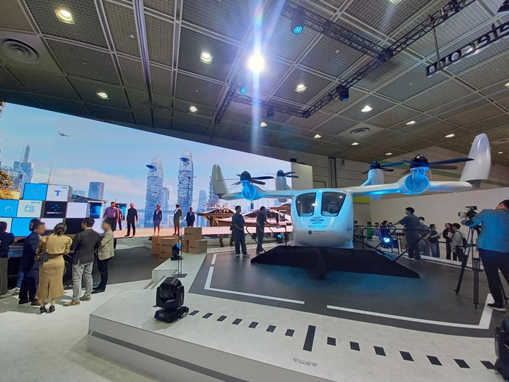 버티포트는 수직(Vertical)과 항구(Port) 또는 공항(Airport)의 합성어로, 수직이착륙 항공기(VTOL)의 이착륙·지상 운용을 위한 시설을 뜻합니다. (본인 촬영)