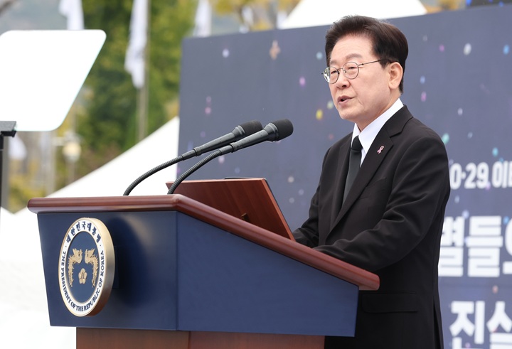 이재명 대통령이 29일 서울 광화문광장에서 열린 이태원참사 4주기 기억식에서 추모사를 하고 있다. 2026.10.29(사진=저작권자(c) 연합뉴스, 무단 전재-재배포 금지)