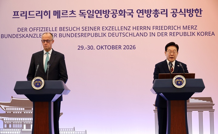 이재명 대통령과 프리드리히 메르츠 독일 총리가 29일 청와대에서 공동 언론발표를 하고 있다. 2026.10.29(사진=저작권자(c) 연합뉴스, 무단 전재-재배포 금지)