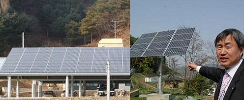 인제군청의 직원주차장 지붕에 설치돼 있는 태양광 발전시설(왼쪽), 이창균 경제도시과장이 2㎾급 추적식 태양광 발전시설에 대해 설명하고 있다.