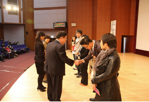 지난 18일 전북도청 대강당에선 선정 대상자에게