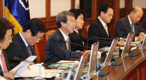 정운찬 국무총리가 1일 오전 정부중앙청사에서 국무회의를 주재하고 있다.<사진=문화체육관광부 홍보지원국 변성주>
