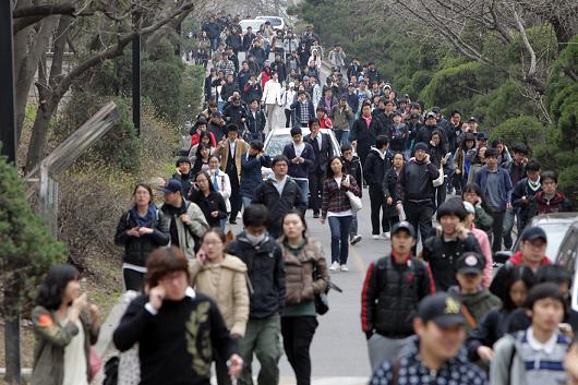 공무원시험 합격을 위해서는 필기와 더불어 공직자에게 필요한 역량을 꾸준히 계발하는 면접전형 준비도 필수적이다.(사진=연합뉴스)