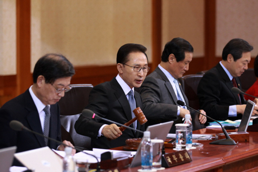 이명박 대통령이 22일 오전 청와대에서 국무회의를 주재하고 있다. (사진=청와대)