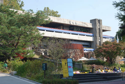 2011년 새롭게 단장한 ‘꿈마루’는 근·현대 과도기 건축물이다.