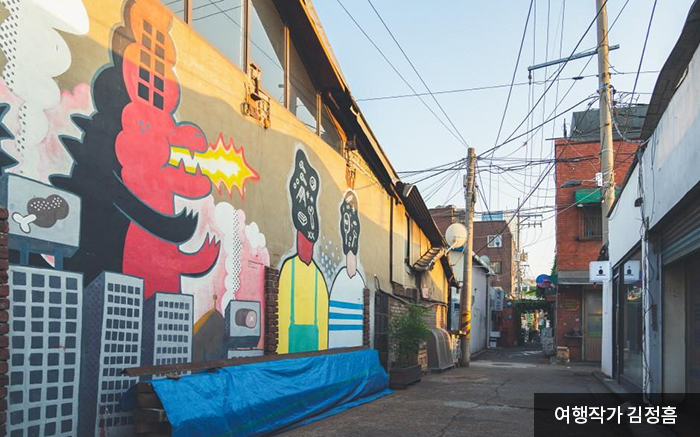 동네 골목에 그려진 그림벽화 - 여행작가 김정홈