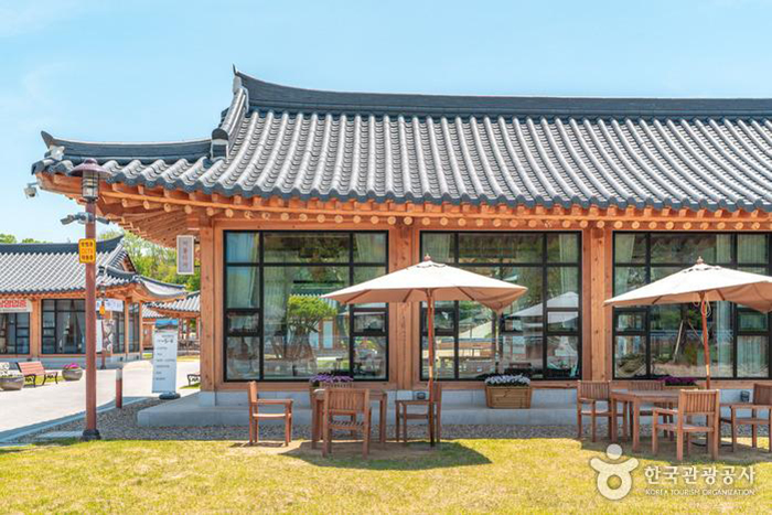 옥천전통문화체험관의 카페 머물다가 - 한국관광공사