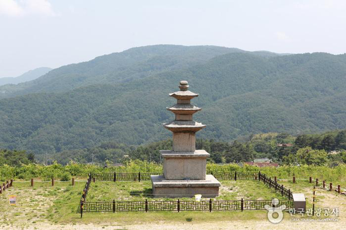 지대가 높아 전망이 시원한 성주 법수사지 삼층석탑 - 한국관광공사