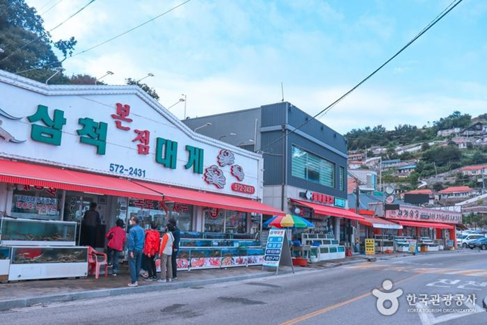 삼척항 대게거리 - 한국관광공사