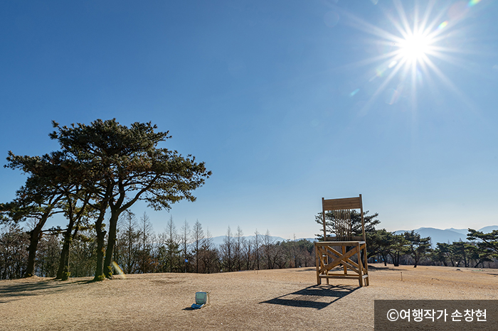 경주 화랑의 언덕 의자 포토존 - ⓒ여행작가 손창현