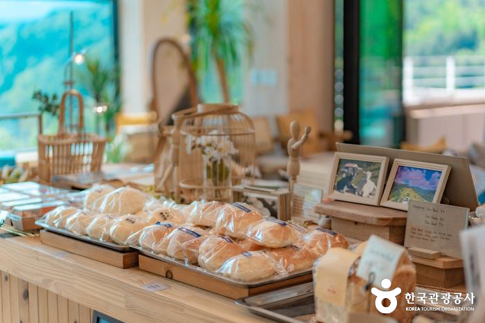매장에서 직접 구운 빵 - ⓒ 한국관광공사