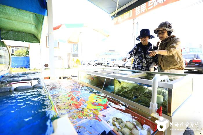 민지네식당 해산물 - ⓒ 한국관광공사
