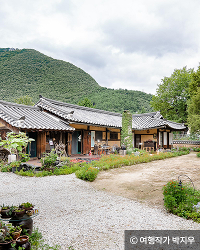 산새들 지저귀는 평화로운 곳에 위치한 상유재 - ⓒ 여행작가 박지우