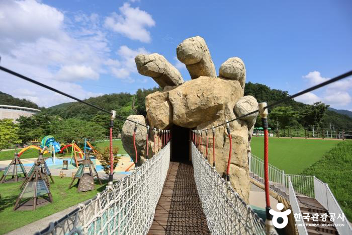 에코타운 야외에 조성된 자이언트 포레스트 - ⓒ 한국관광공사