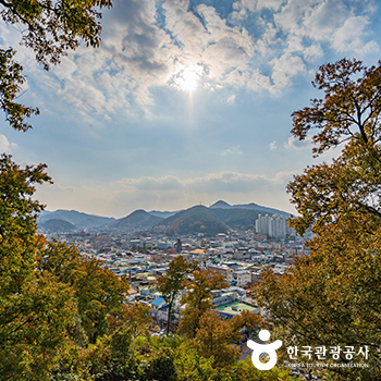 볼 수록 아름다운 도시, 공주의 매력이 한 눈에 들어온다 - 한국관광공사