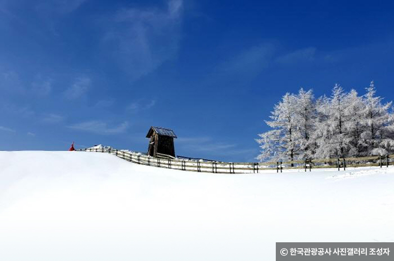 산책로 곳곳에 있는 오두막 © 한국관광공사 사진갤러리 조성자