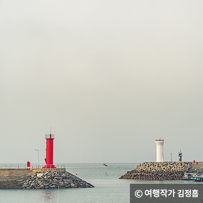 무창포 해수욕장 등대 © 여행작가 김정흠