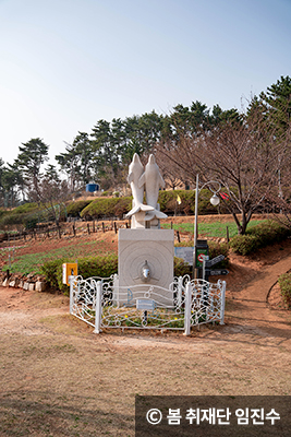 공원 부지에 유명 조각가들의 작품들 © 봄 취재단 임진수