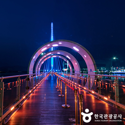 해가 지면 스카이워크에 조명들 ⓒ 한국관광공사